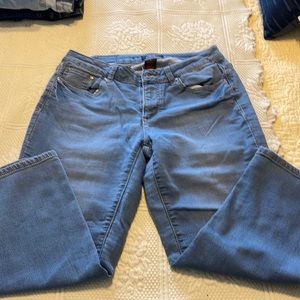 Size 8 Earl jeans. Calf length
